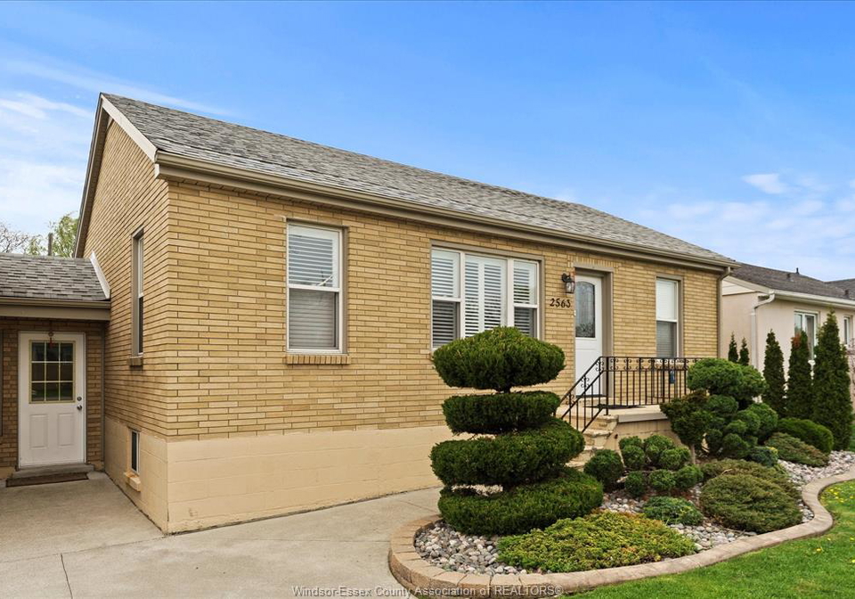 2563-meldrum-windsor-ontario-26015441