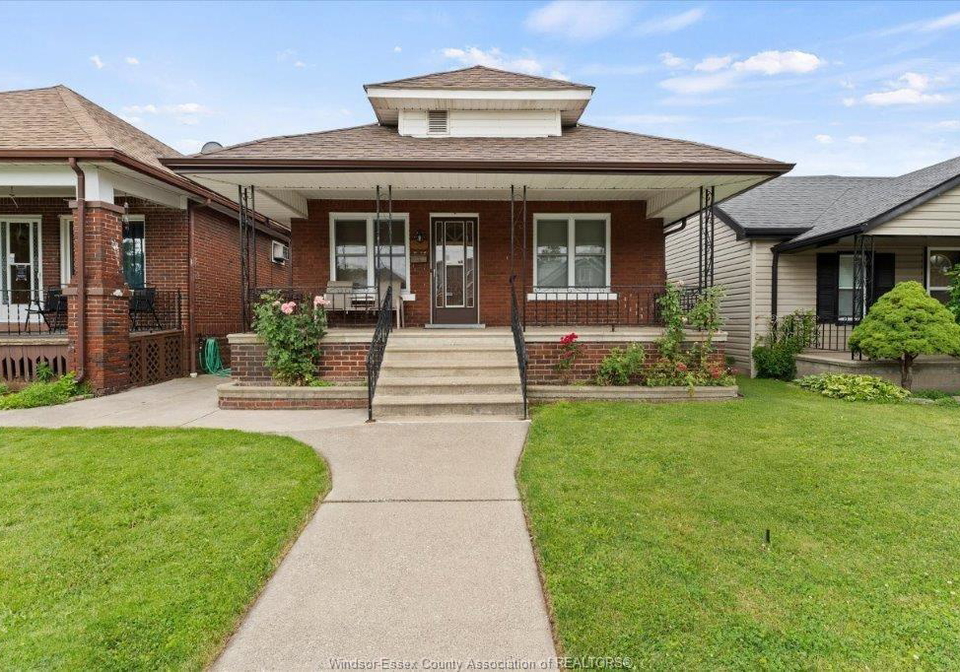 1663-elsmere-windsor-ontario-26015470