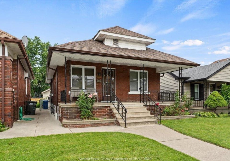 1663-elsmere-windsor-ontario-26015470