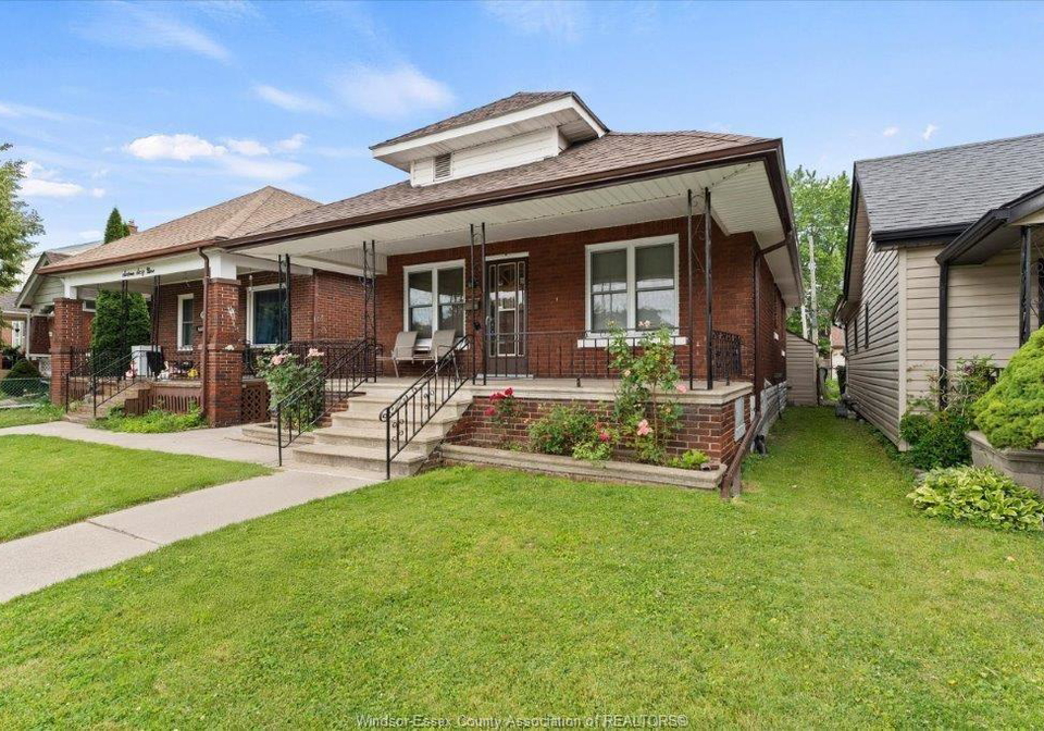 1663-elsmere-windsor-ontario-26015470