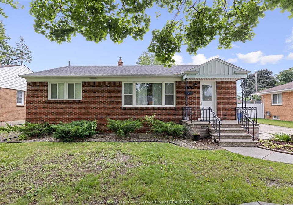 3162-avondale-windsor-ontario-26015476