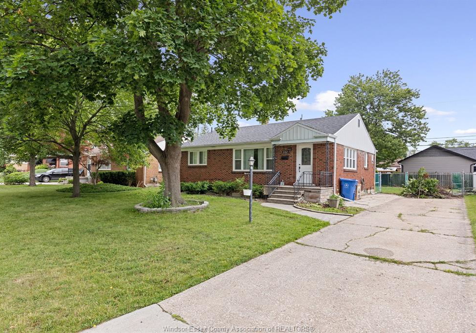 3162-avondale-windsor-ontario-26015476