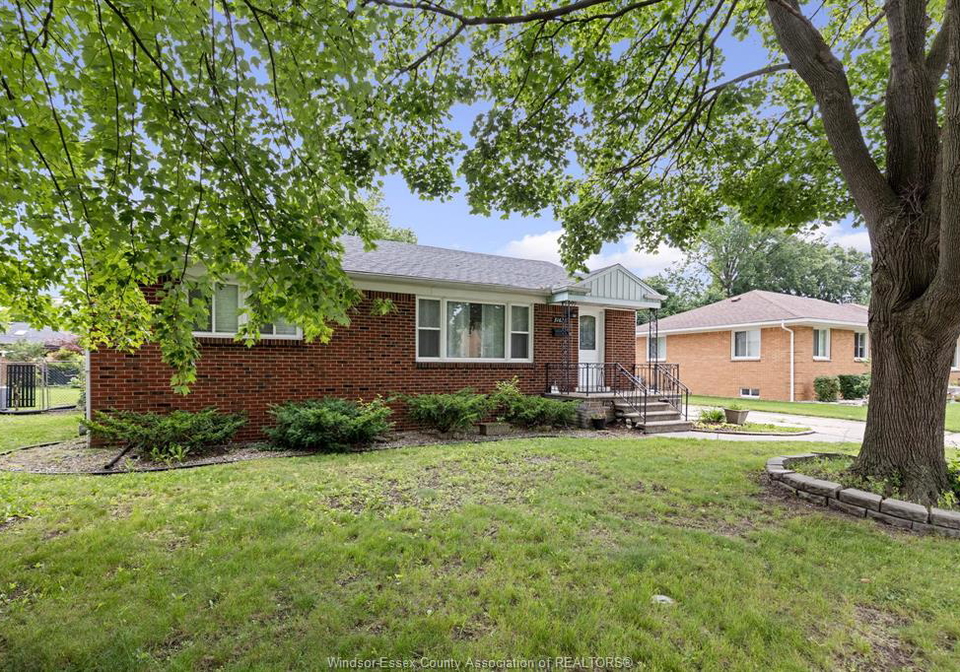 3162-avondale-windsor-ontario-26015476