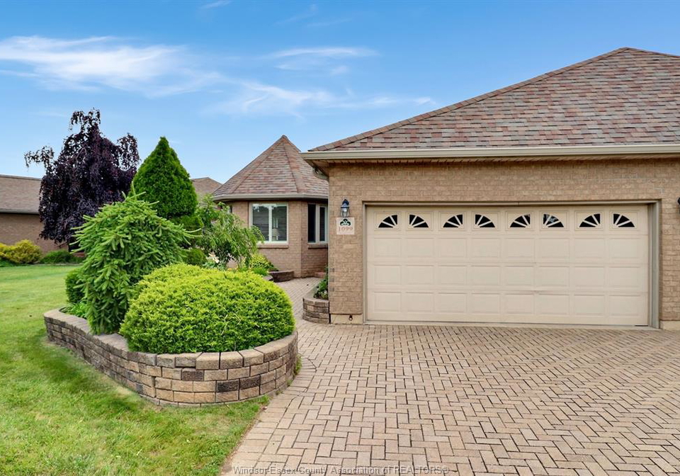 1099-imperial-crescent-windsor-ontario-26015483