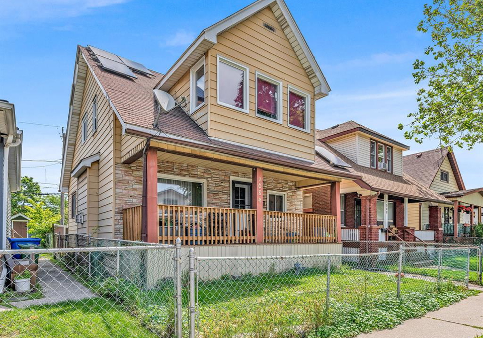 1084-hickory-windsor-ontario-26015490