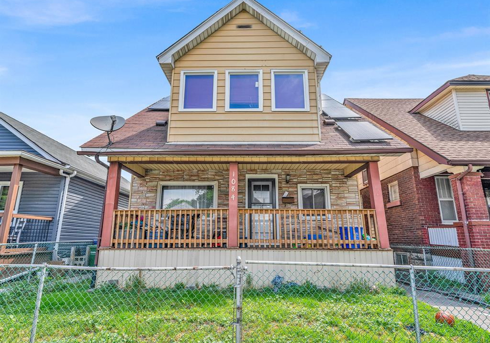 1084-hickory-windsor-ontario-26015490