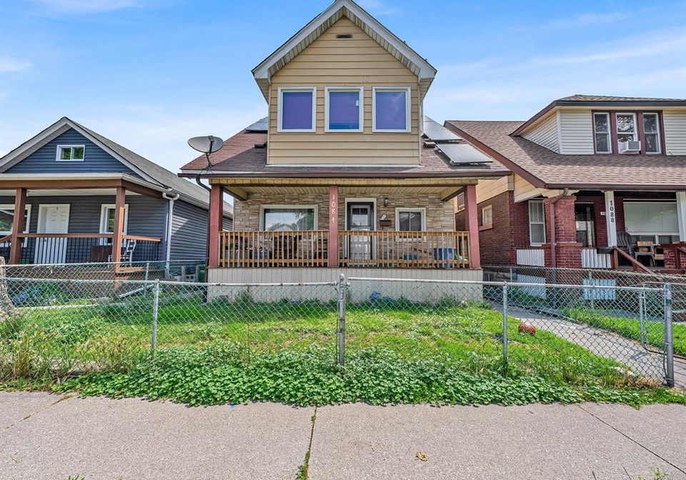 1084-hickory-windsor-ontario-26015490
