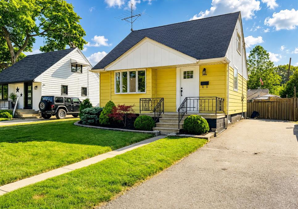 1774-olive-windsor-ontario-26015493