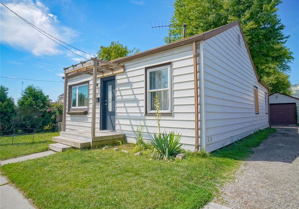 16-mcnaughton-avenue-wallaceburg-ontario-26015494