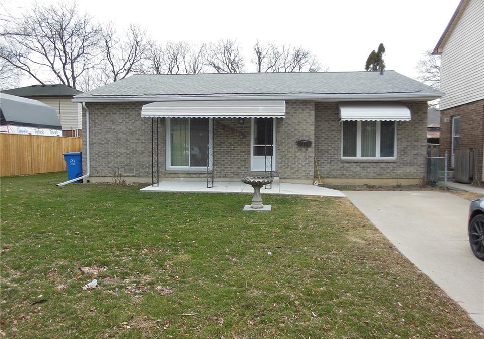 1262-cottage-windsor-ontario-26015508