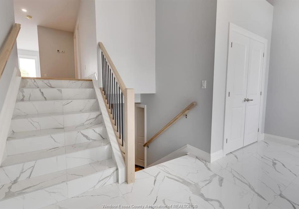 120-angelo-avenue-lasalle-ontario-26015513