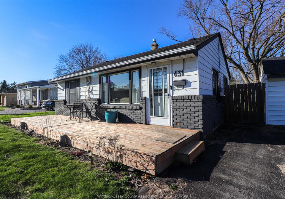431-maple-lasalle-ontario-26015550