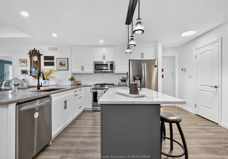 1175-copeland-windsor-ontario-26015557