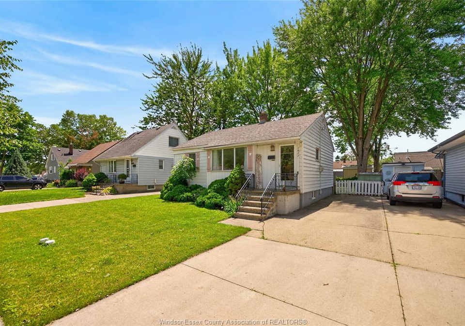 1677-norman-road-windsor-ontario-26015570