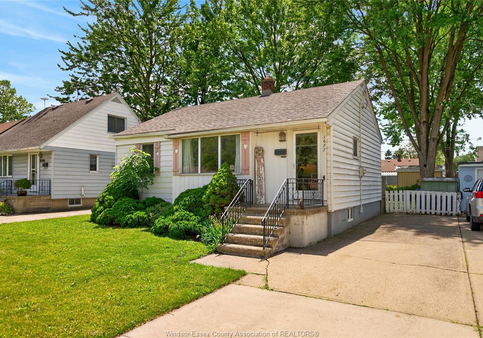 1677-norman-road-windsor-ontario-26015570