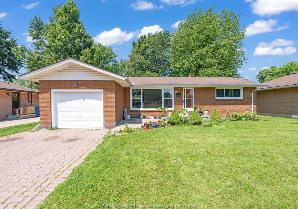 71-danforth-avenue-leamington-ontario-26015571