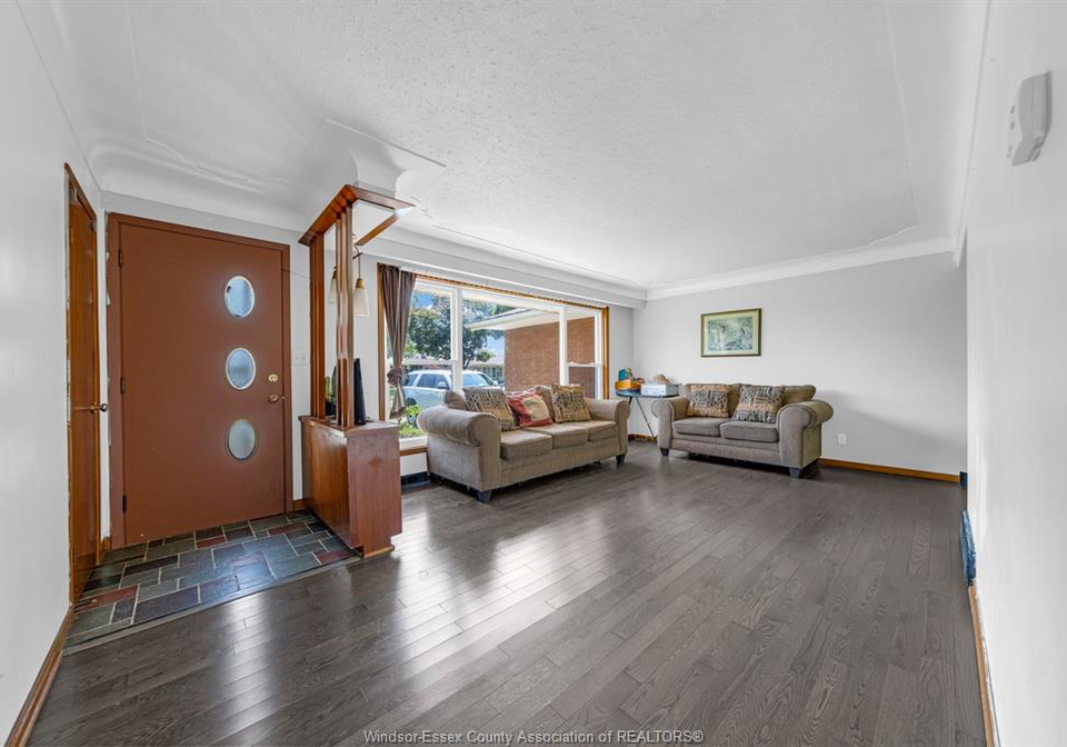71-danforth-avenue-leamington-ontario-26015571