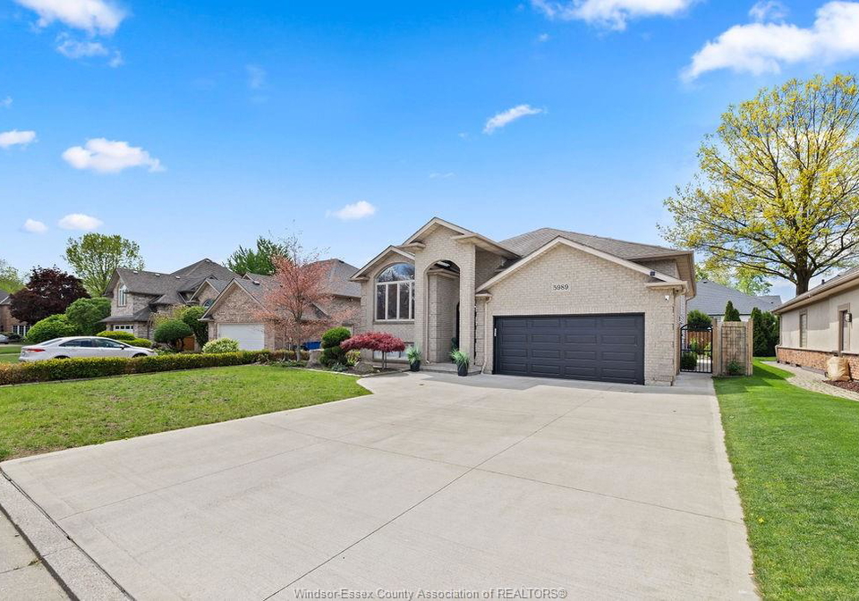 5989-rosewood-crescent-lasalle-ontario-26015577