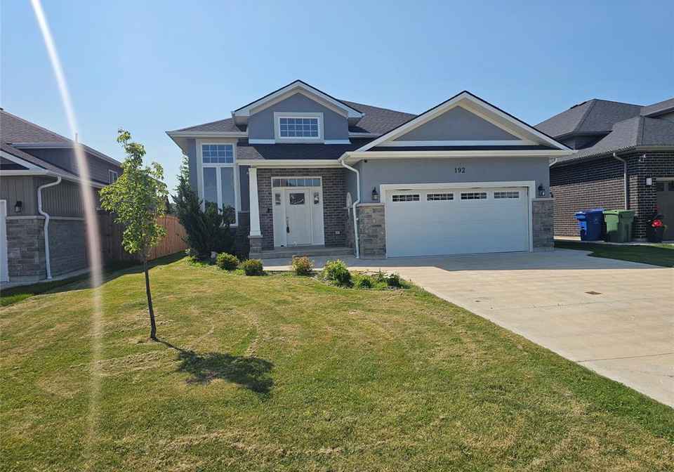 192-lennox-avenue-essex-ontario-26015578