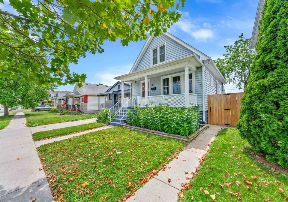 1673-cadillac-street-windsor-ontario-26015580