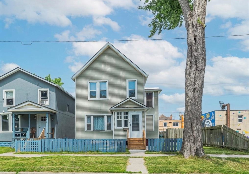 576-janette-windsor-ontario-26015592