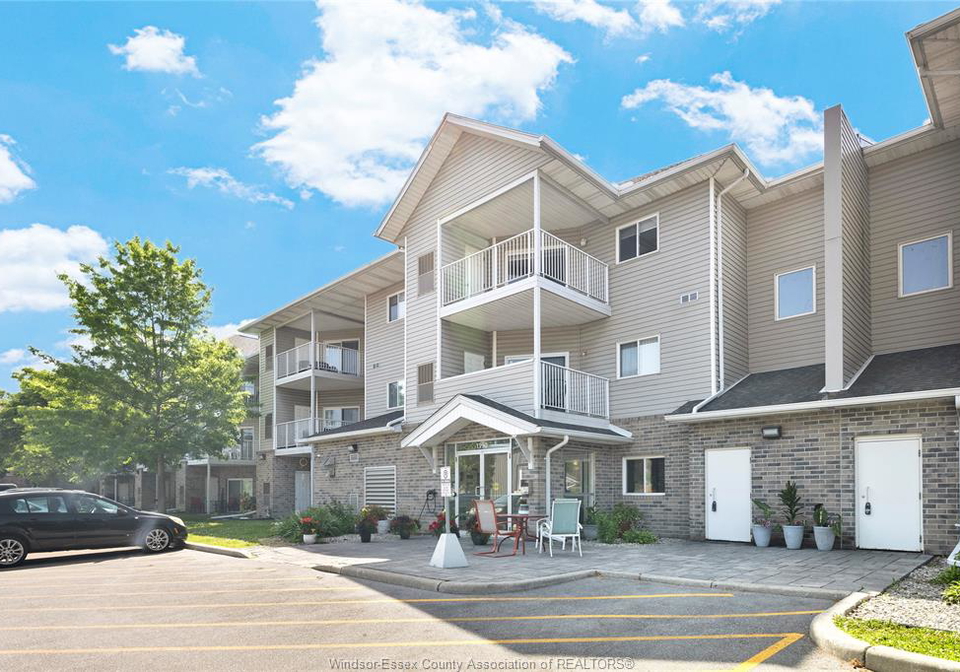 1390-lauzon-rd-windsor-ontario-26015627