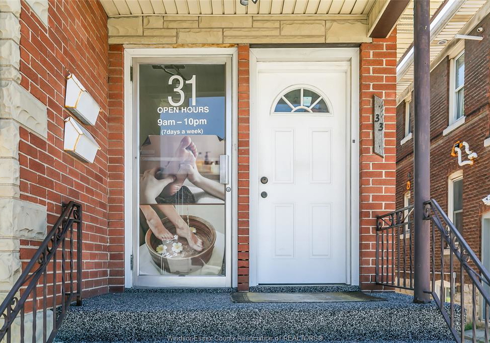 31-33-giles-east-windsor-ontario-26015639