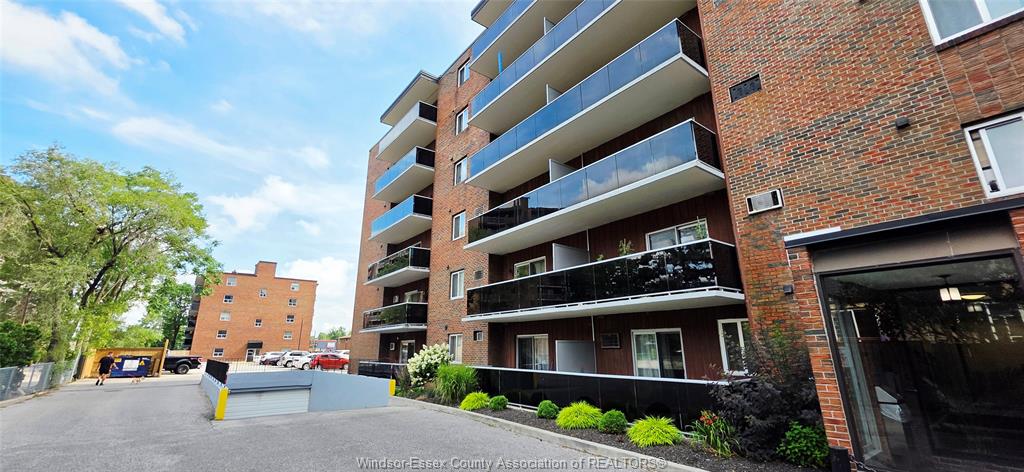 3905-riverside-drive-east-windsor-ontario-26015641