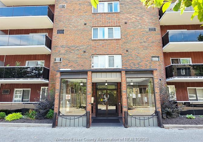 3905-riverside-drive-east-windsor-ontario-26015641