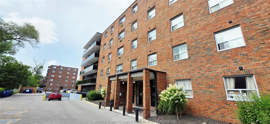 3900-wyandotte-street-east-windsor-ontario-26015652