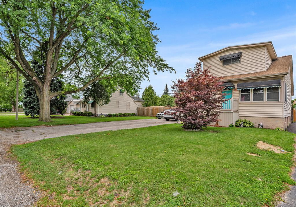 636-stanley-windsor-ontario-26015663