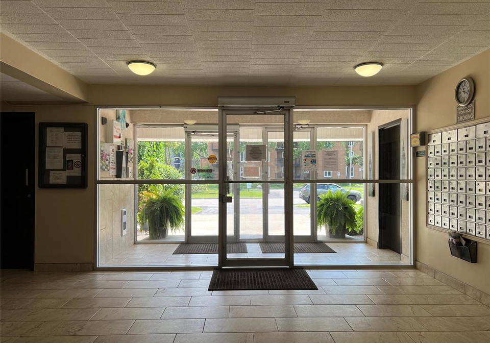 6563-thornberry-windsor-ontario-26015666