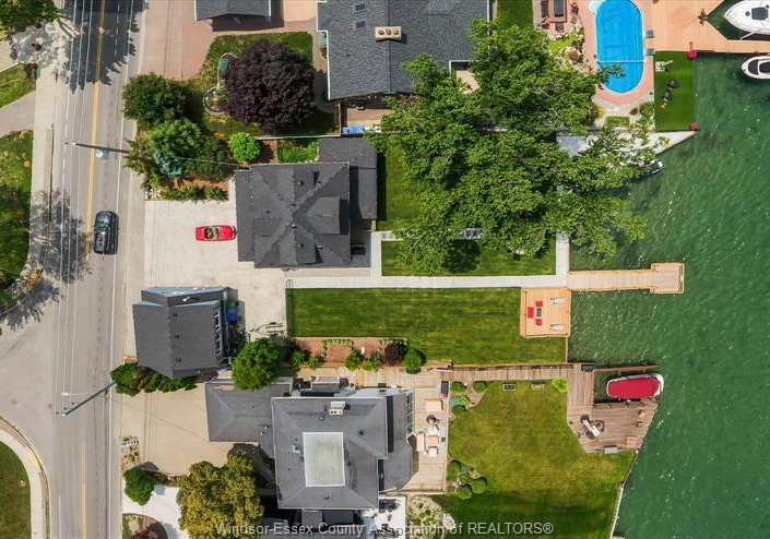 8190-riverside-drive-windsor-ontario-26015674