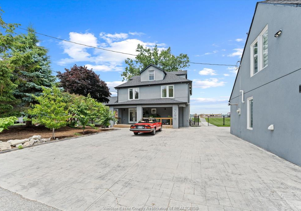 8190-riverside-drive-windsor-ontario-26015674