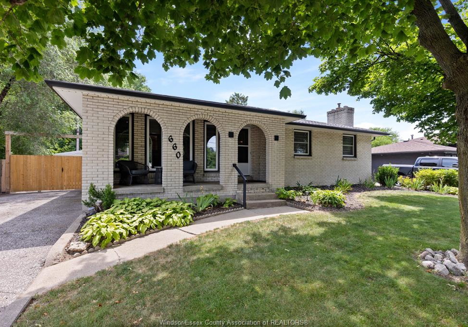 660-victory-lasalle-ontario-26015679