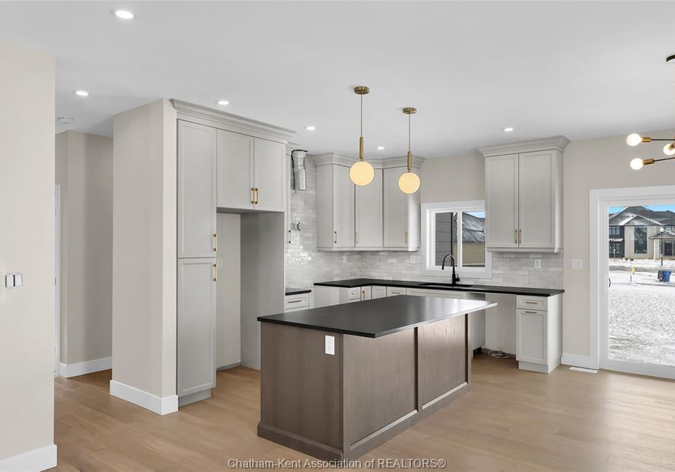 75-cherry-blossom-trail-chatham-ontario-26015696