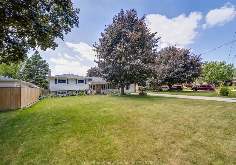 10-phyllis-avenue-chatham-ontario-26015715