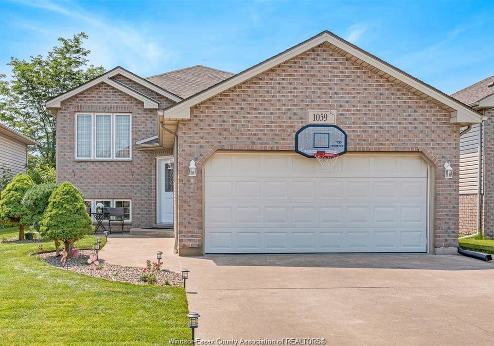 1059-silverdale-drive-windsor-ontario-26015719