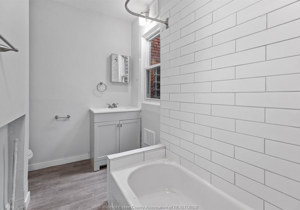 1292-parent-avenue-windsor-ontario-26015725
