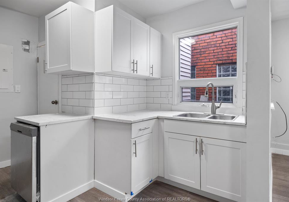 1292-parent-avenue-windsor-ontario-26015725