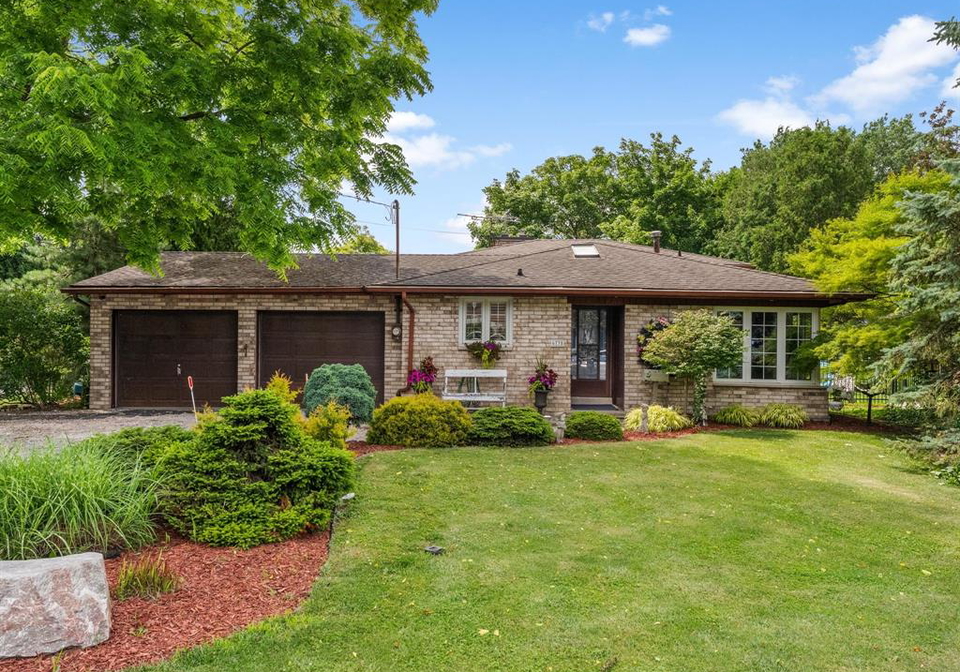 6735-matchett-lasalle-ontario-26015757