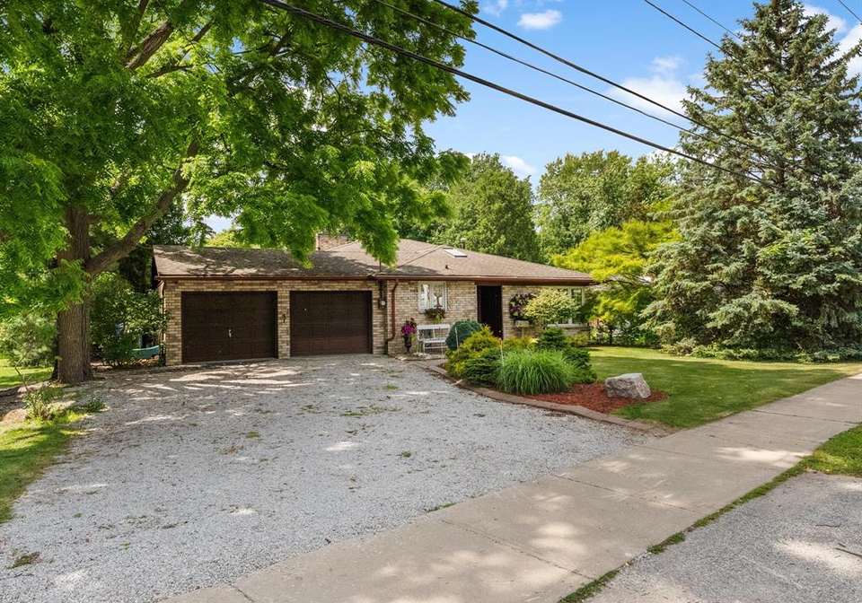 6735-matchett-lasalle-ontario-26015757
