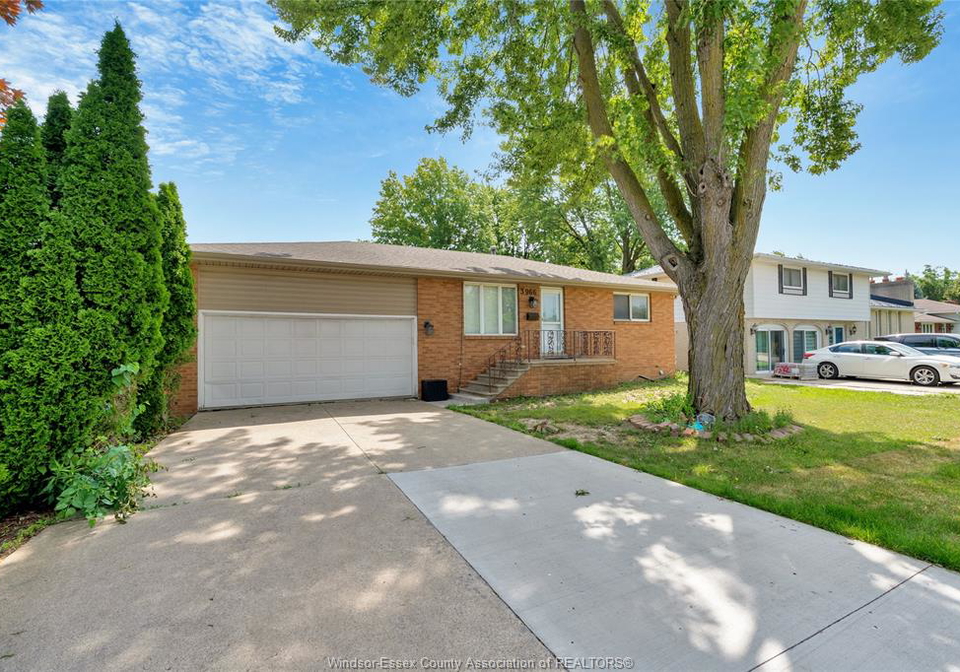 3966-byng-windsor-ontario-26015763