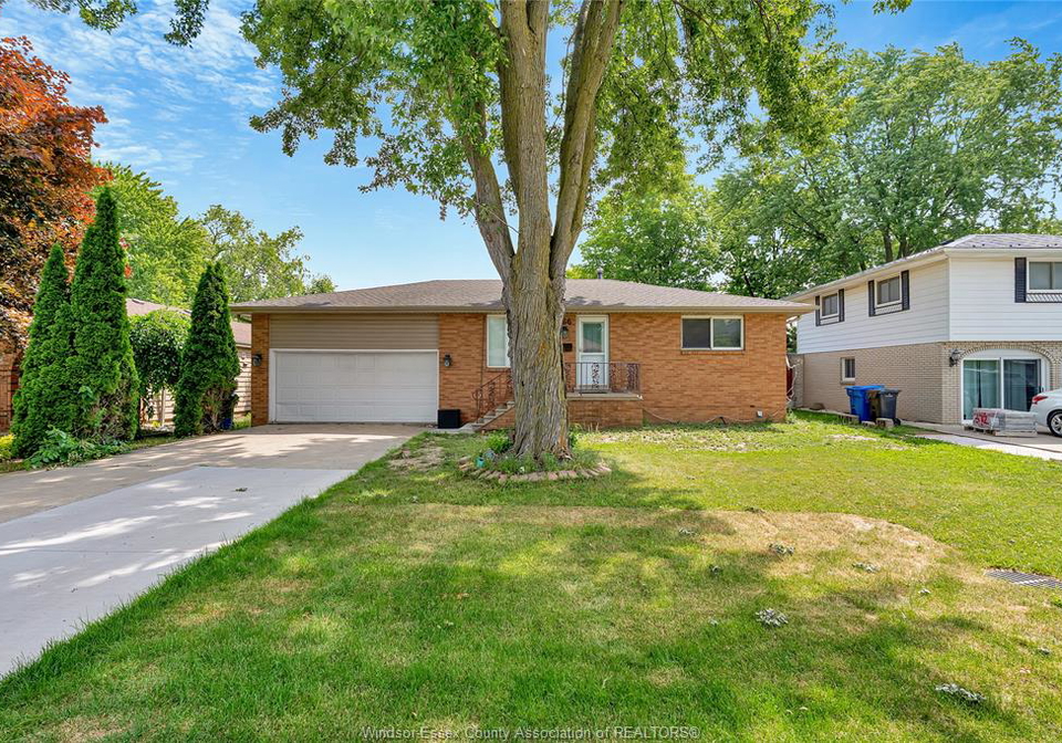 3966-byng-windsor-ontario-26015763