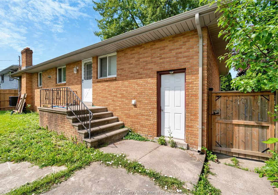 3966-byng-windsor-ontario-26015763