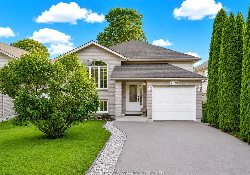 2279-mckay-windsor-ontario-26015769