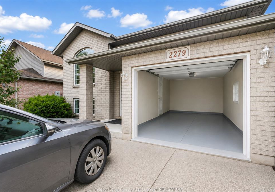 2279-mckay-windsor-ontario-26015769