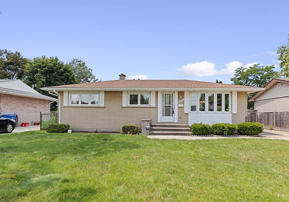 3425-woodlawn-avenue-windsor-ontario-26015776