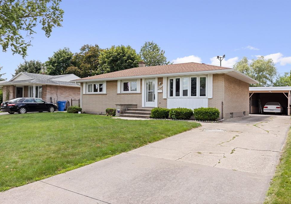 3425-woodlawn-avenue-windsor-ontario-26015776