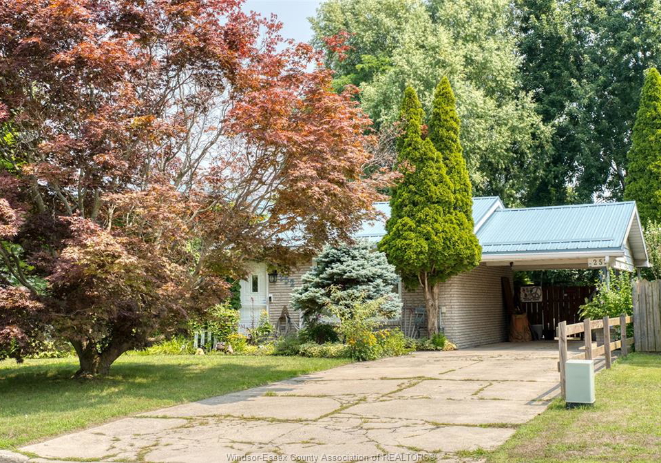 252-arthur-harrow-ontario-26015780